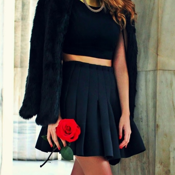 attention Dresses & Skirts - Black Pleated Mini Skirt